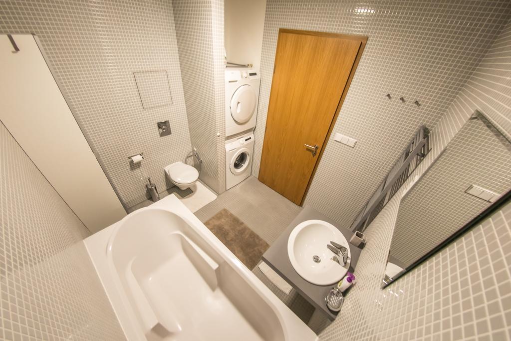 Apartment Korunni Dvur 130M2, 2 Free Parkings Praga Esterno foto