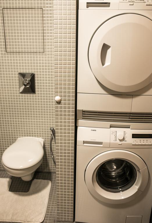 Apartment Korunni Dvur 130M2, 2 Free Parkings Praga Esterno foto