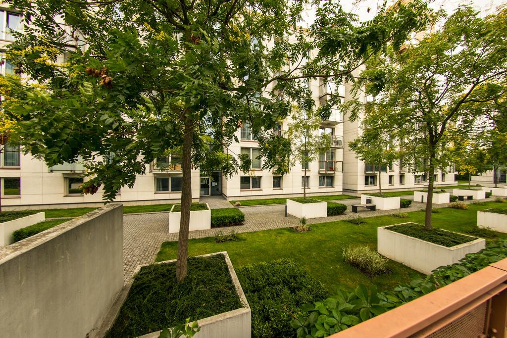 Apartment Korunni Dvur 130M2, 2 Free Parkings Praga Esterno foto