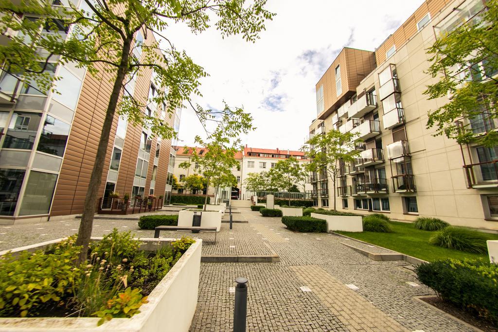 Apartment Korunni Dvur 130M2, 2 Free Parkings Praga Esterno foto