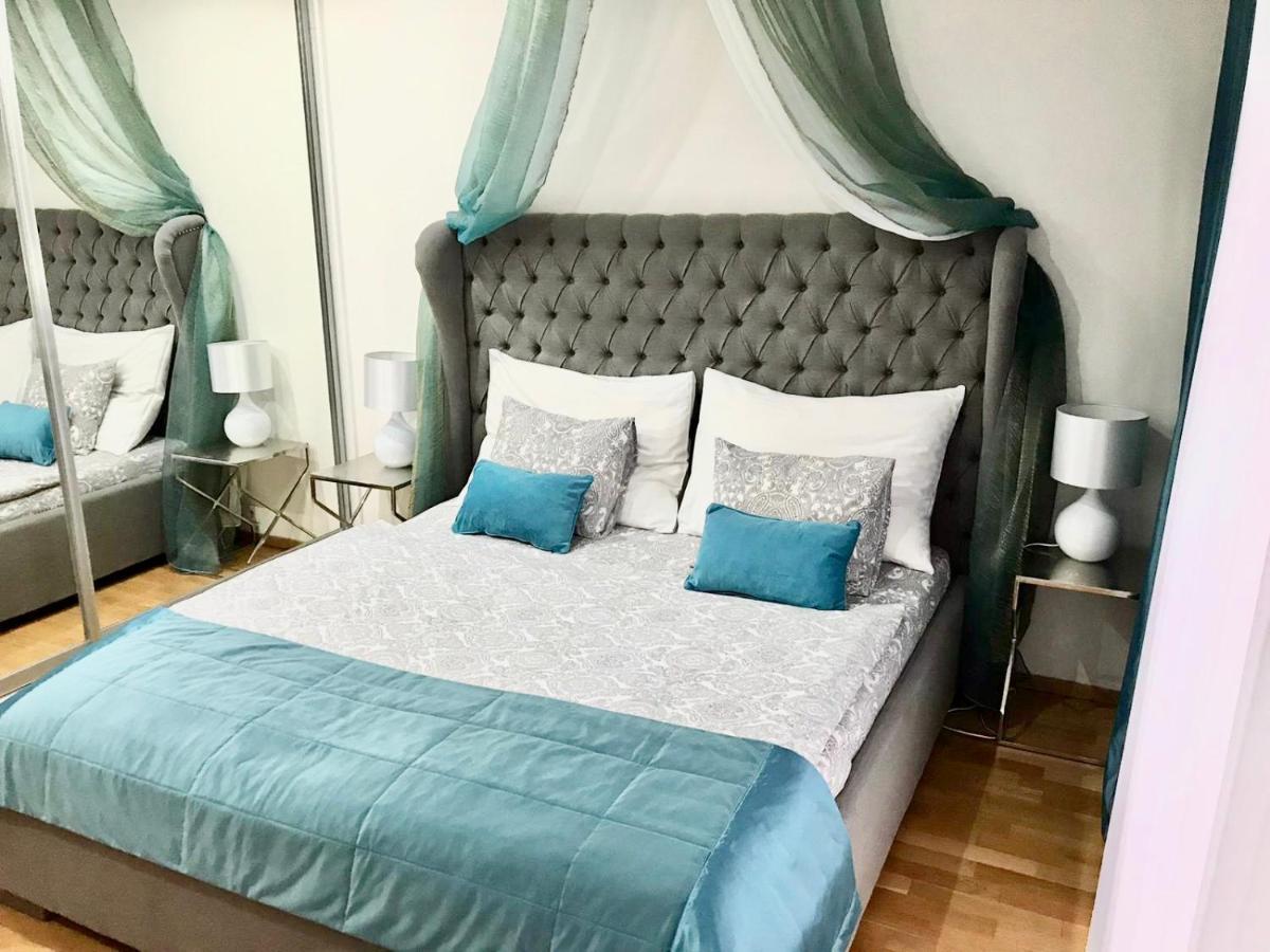 Apartment Korunni Dvur 130M2, 2 Free Parkings Praga Esterno foto