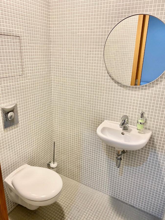 Apartment Korunni Dvur 130M2, 2 Free Parkings Praga Esterno foto